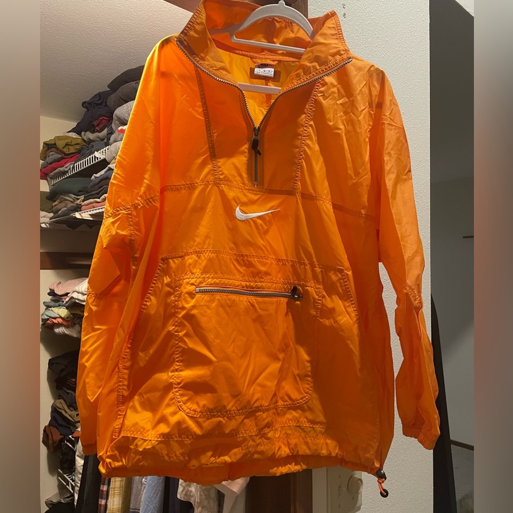 VINTAGE NIKE WINDBREAKER